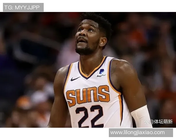 黑人篮球明星回眸一笑展现风采与魅力引发全场热烈反响